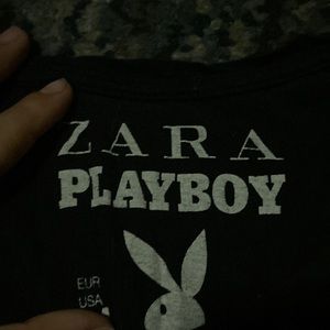 Color black white and red, size medium